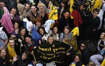 Dressing Gowns At London's South Bank - 16 October 2009 Dressing Gowns At London's South Bank - 16 October 2009